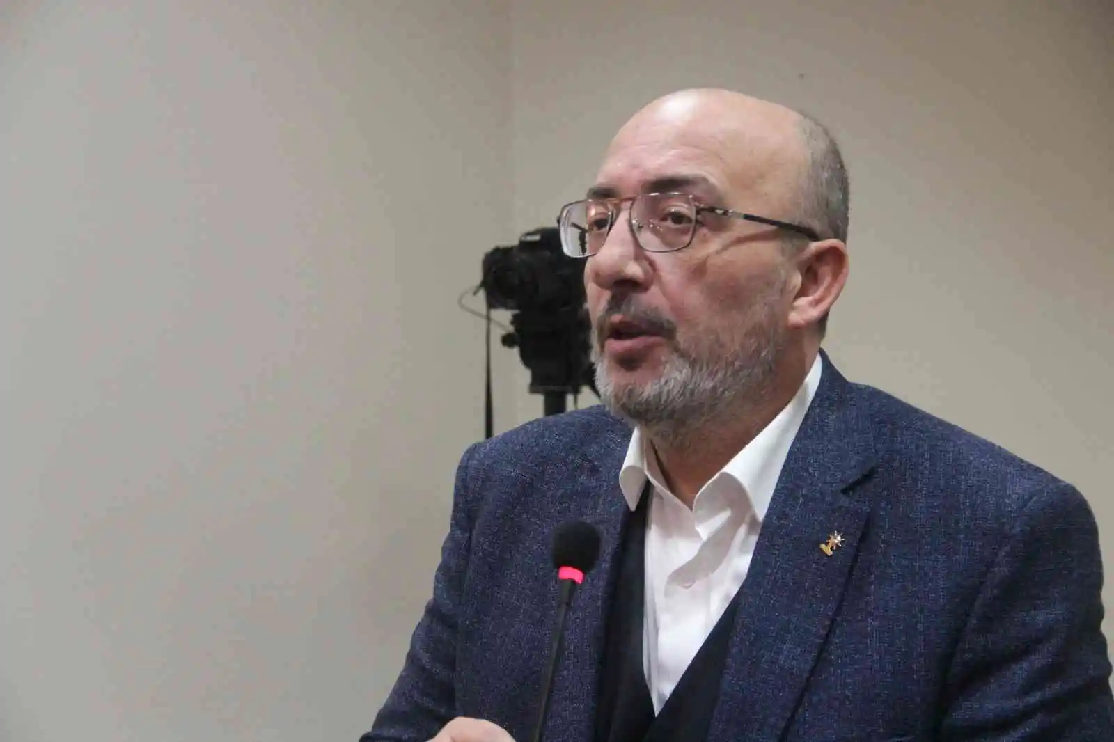 Bakan Kasapoğlu, Kütahyalı gençlerle canlı bağlantıyla bir araya geldi