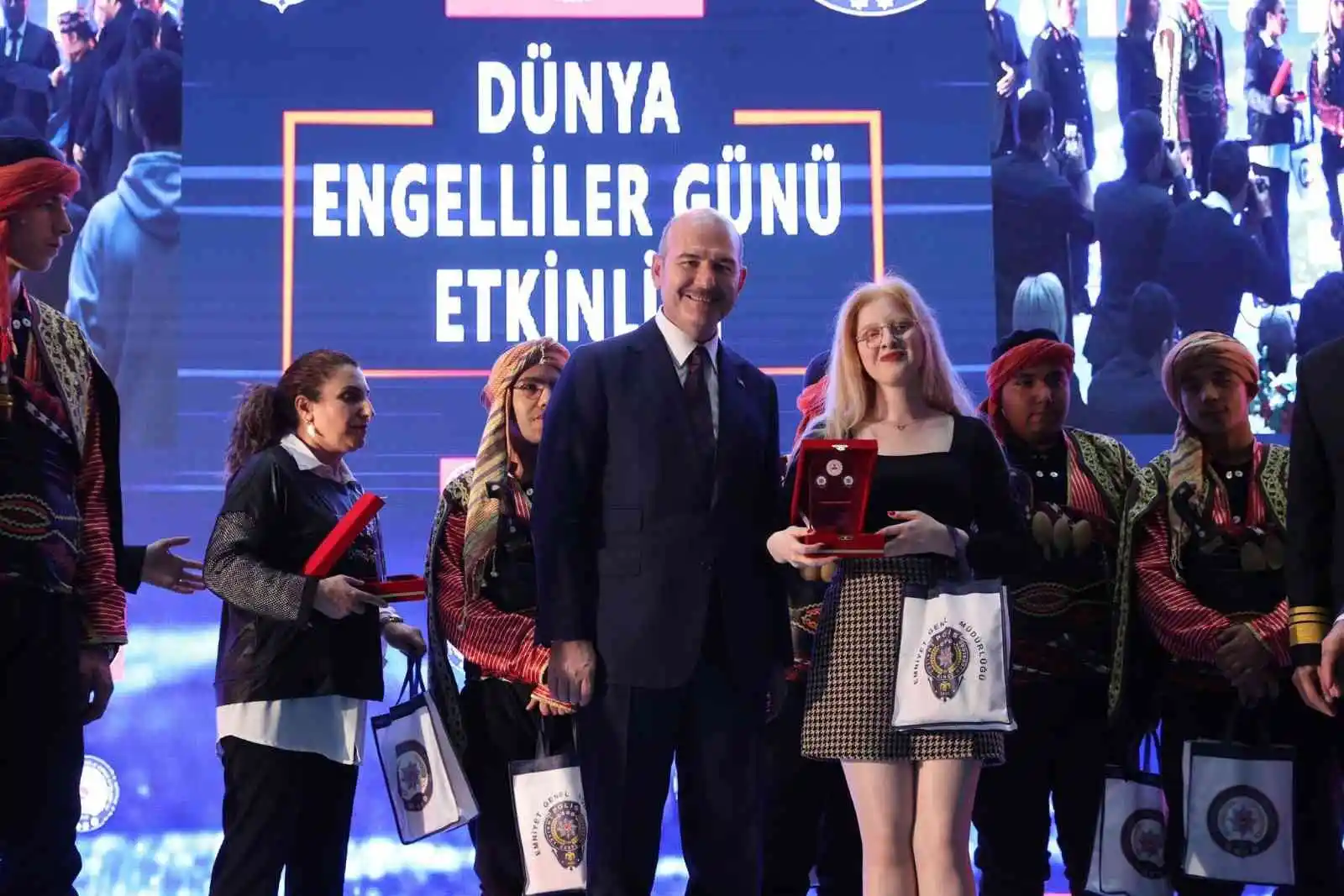 Bakan Soylu: “Sevgi bütün engelleri aşar”
