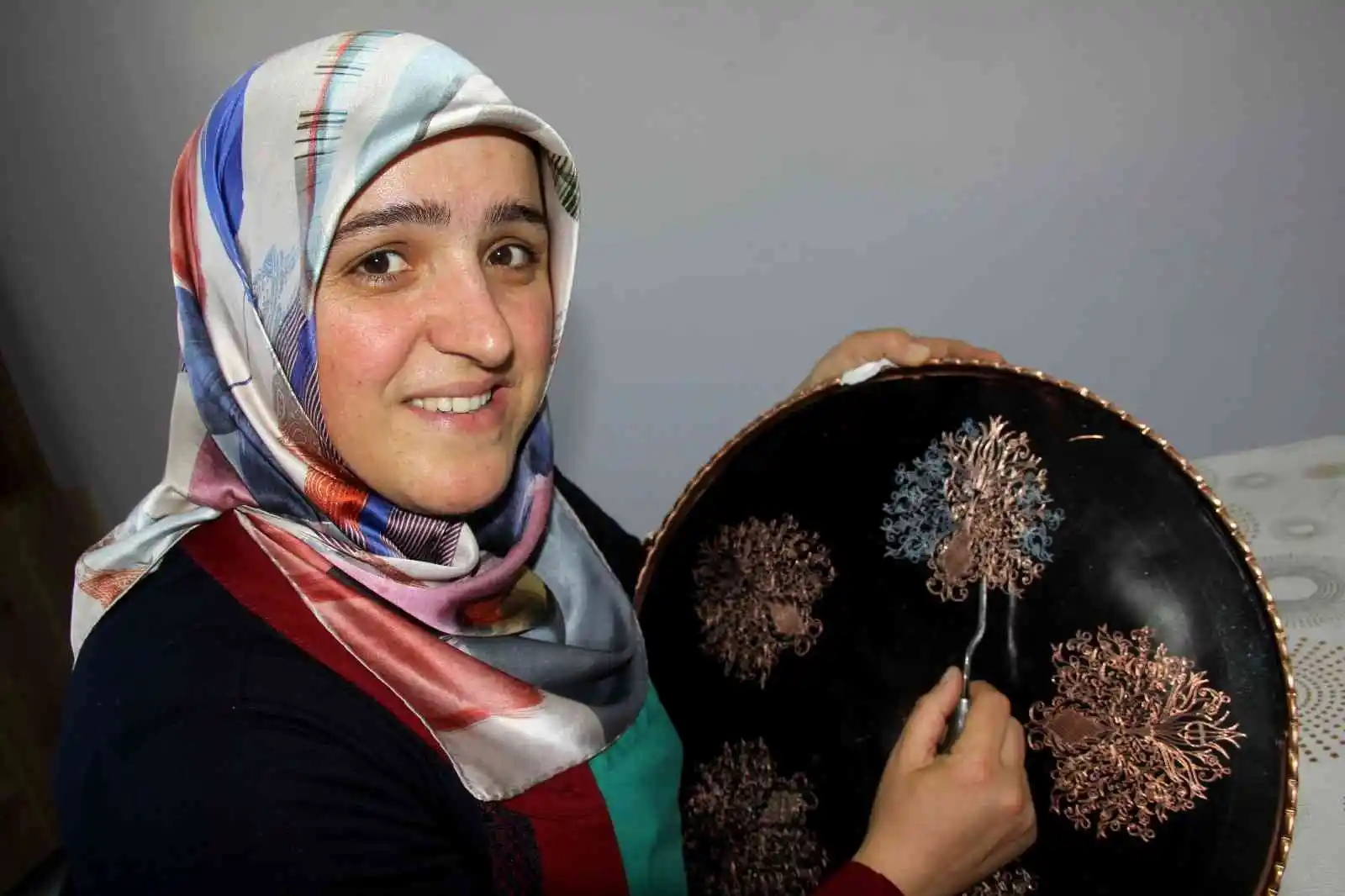 Bakırcılık sanatına ilgi duydu, Erzincan’ın tek kadın bakır ustası oldu