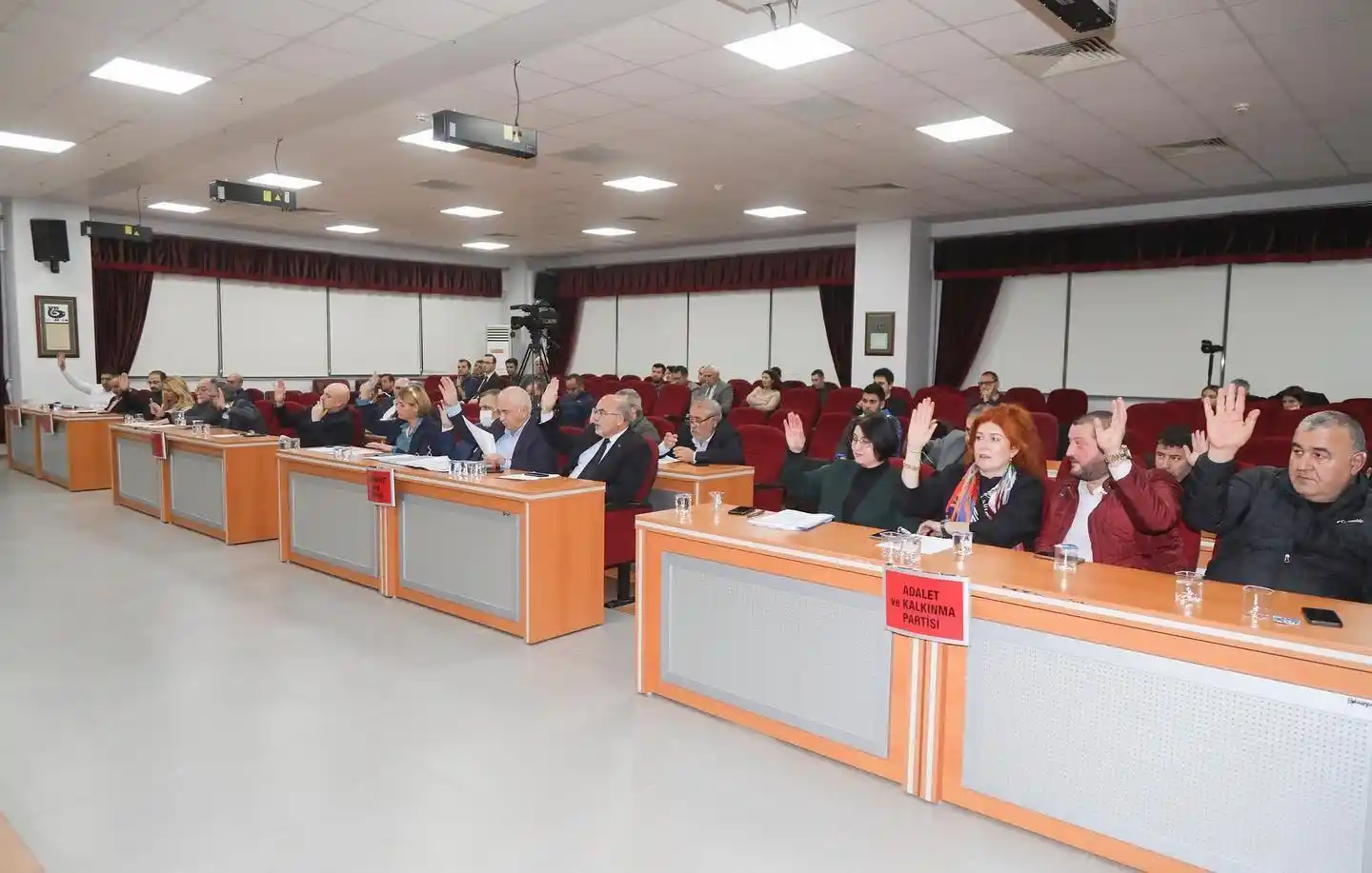 Bandırma Belediyesi 2022 yılının son meclis toplantısını gerçekleştirdi