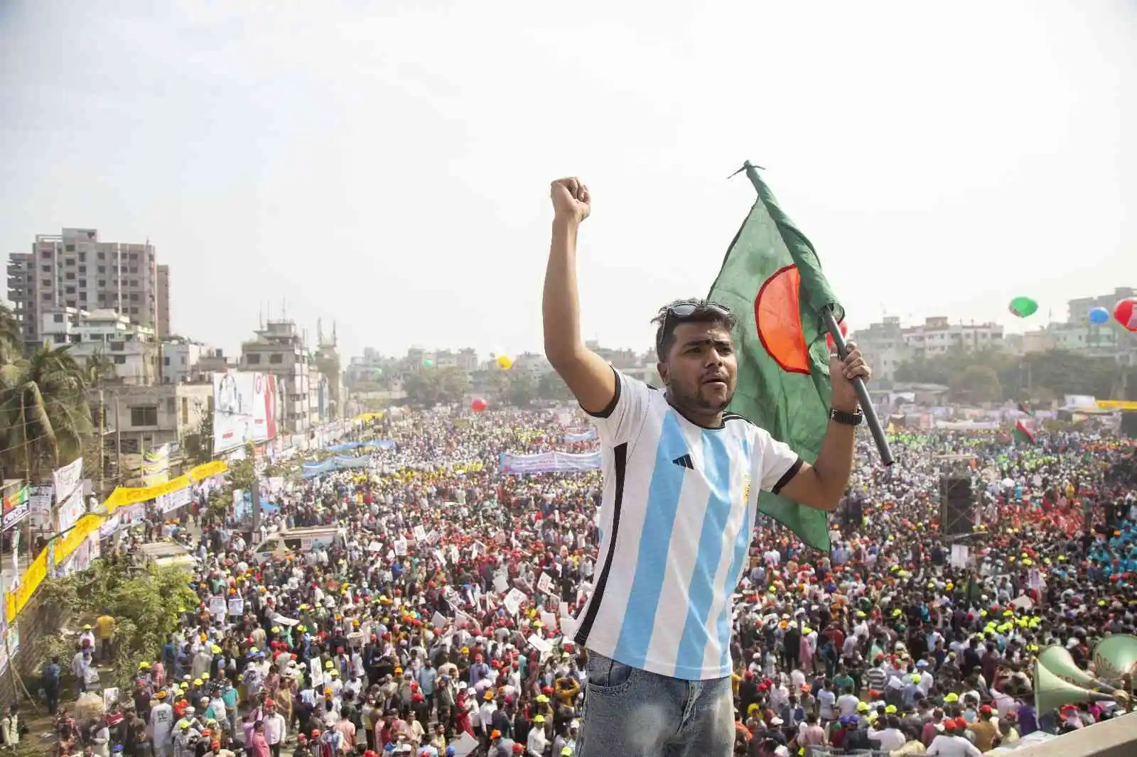 Bangladeş’te binlerce kişinin katılımıyla hükümet karşıtı protesto
