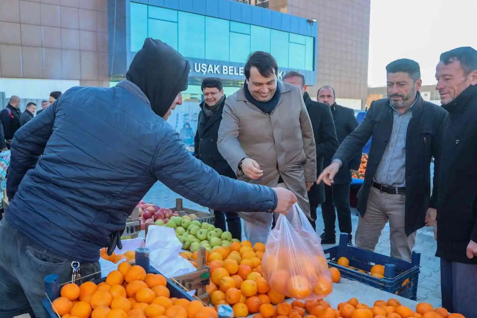 Başkan Çakın, Çarşı Uşak bölgesindeki esnaflara çağrıda bulundu
