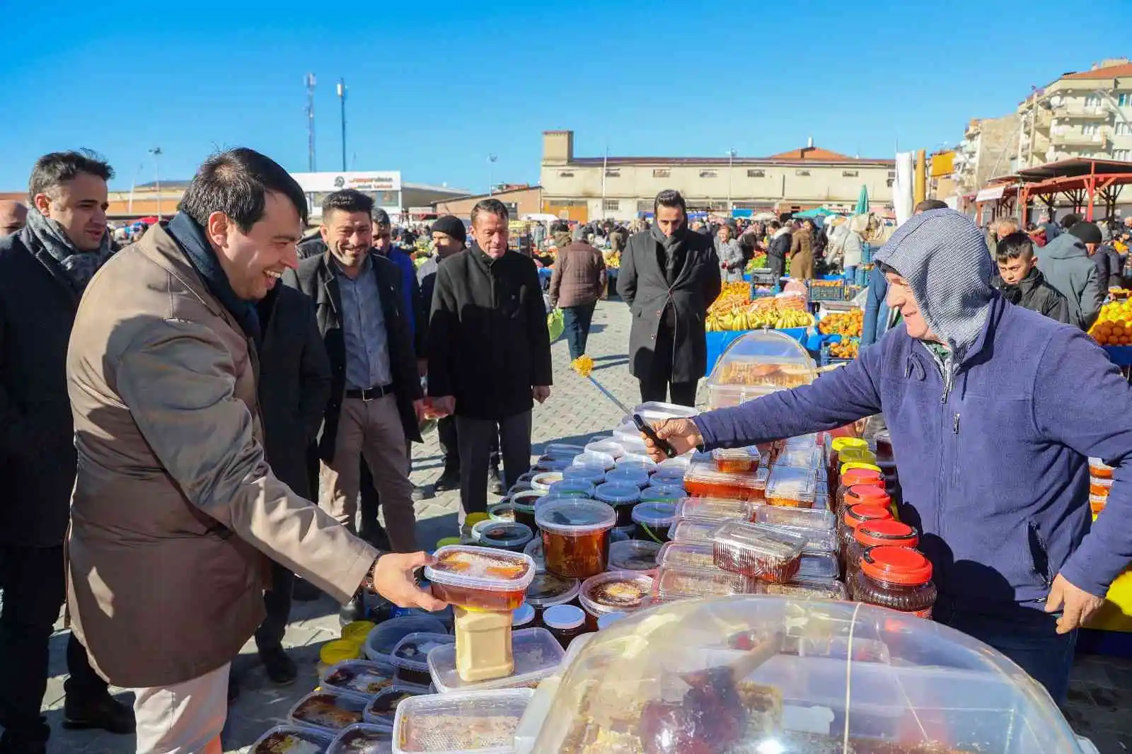 Başkan Çakın, Çarşı Uşak bölgesindeki esnaflara çağrıda bulundu
