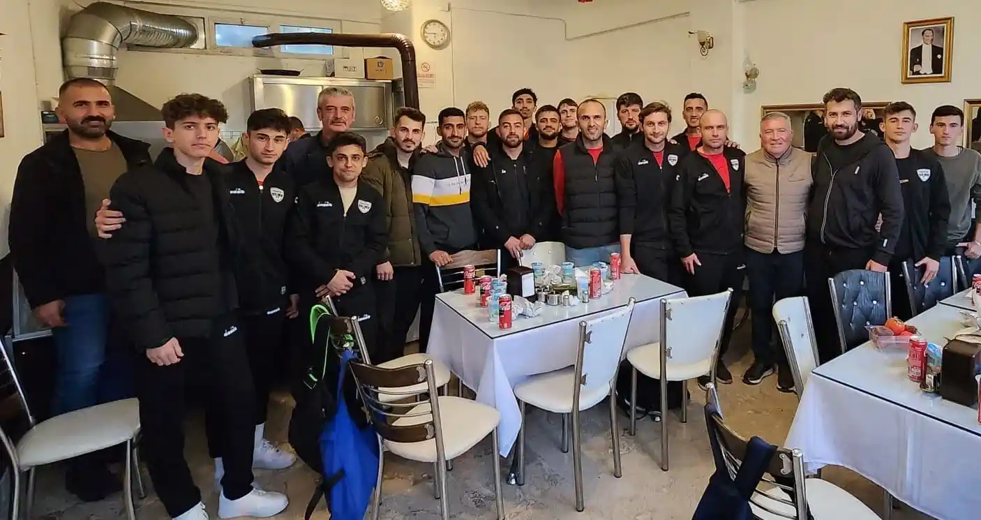 Başkan Kepenek, farklı kazanan Honazspor’u kutladı