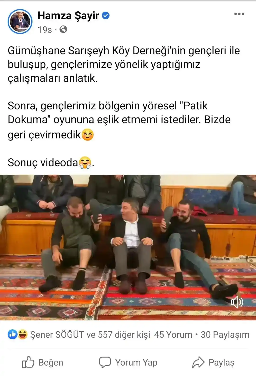 Başkan Şayir patik dokuma oynadı, salonu kahkahaya boğdu
