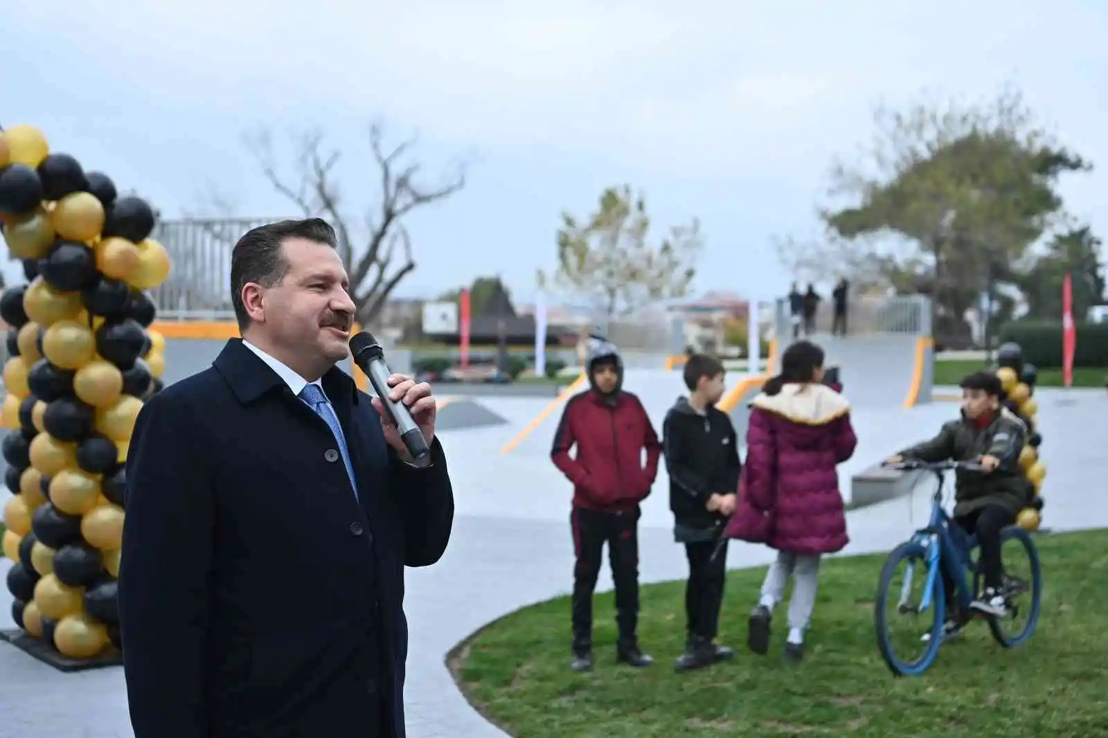 Başkan Yılmaz'dan gençlere skate park