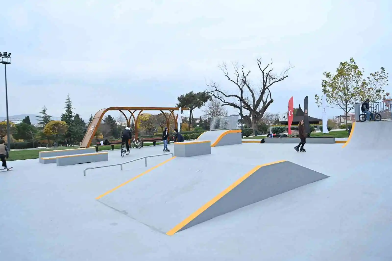 Başkan Yılmaz’dan gençlere skate park