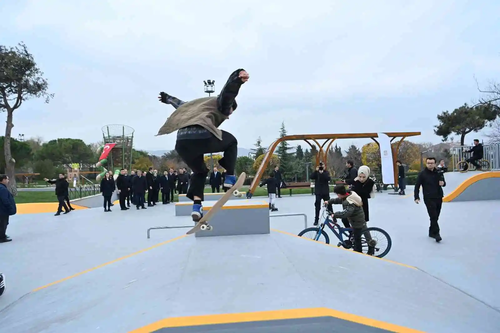 Başkan Yılmaz’dan gençlere skate park