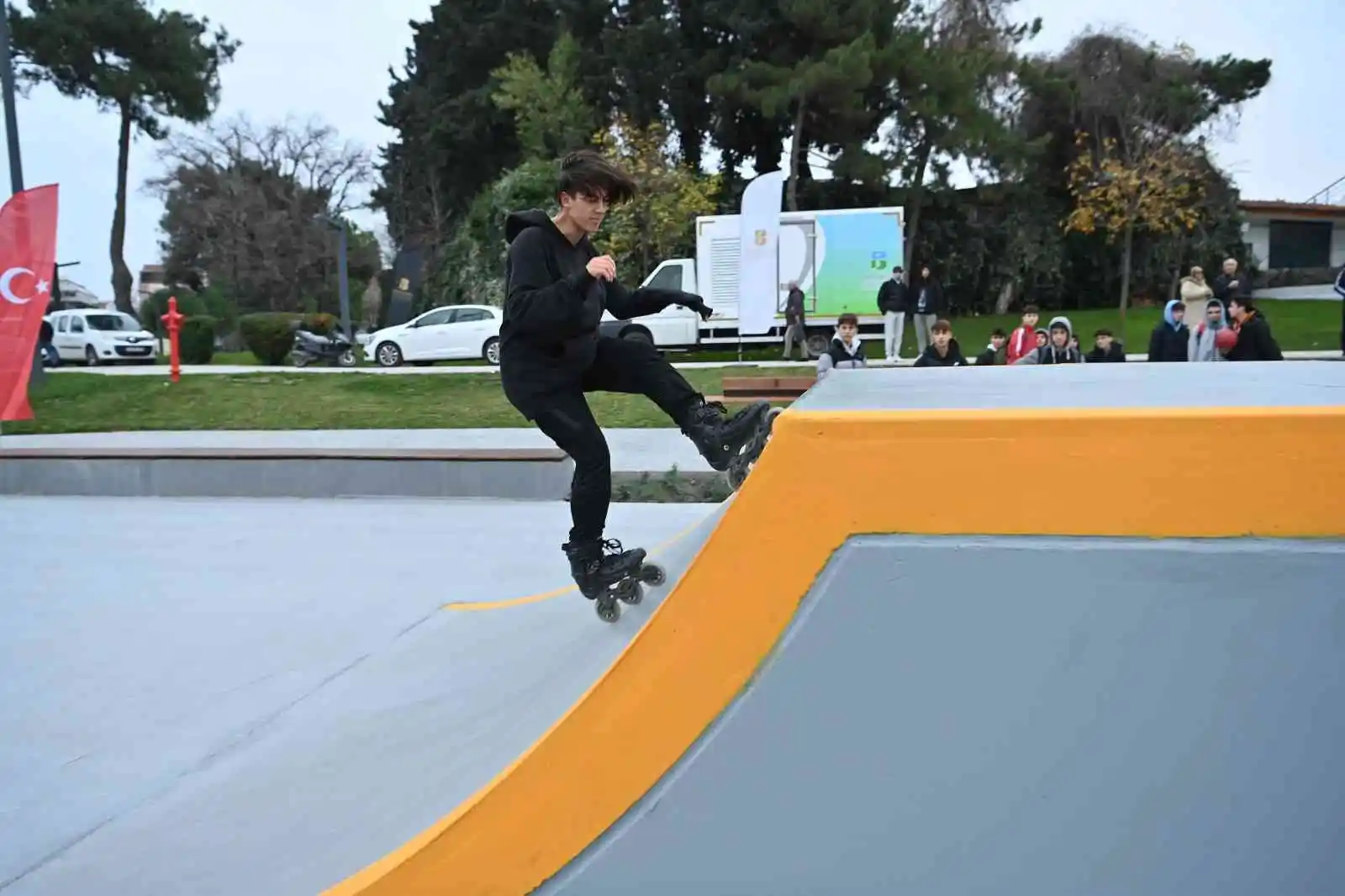 Başkan Yılmaz’dan gençlere skate park