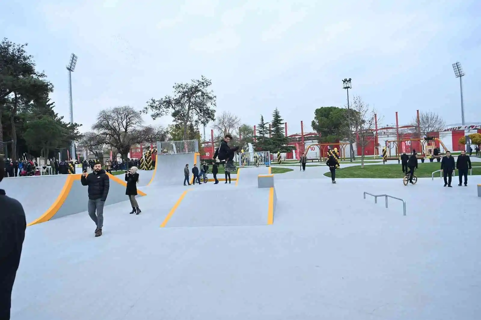 Başkan Yılmaz’dan gençlere skate park