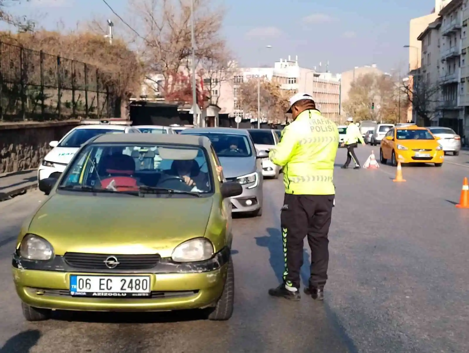 Başkent’te polisten okul çevrelerinde sıkı denetim