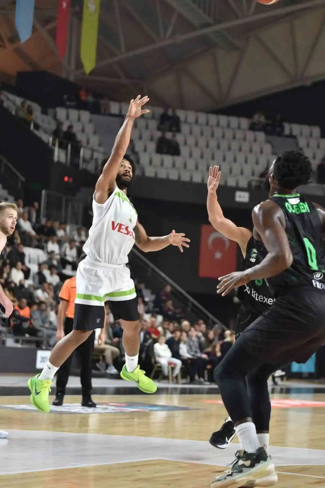 Basketbol Süper Ligi: Manisa Büyükşehir Belediyespor: 73- Darüşşafaka: 92
