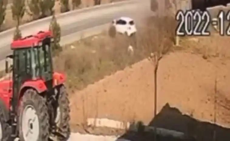 Batman'da otomobil defalarca takla attı, o anlar güvenlik kamerasına yansıdı