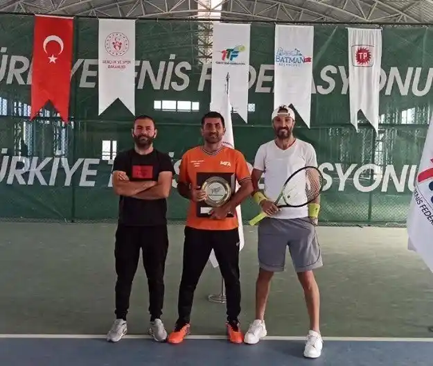 Batman'ın 2 takımı tenis Türkiye finalinde yarışacak
