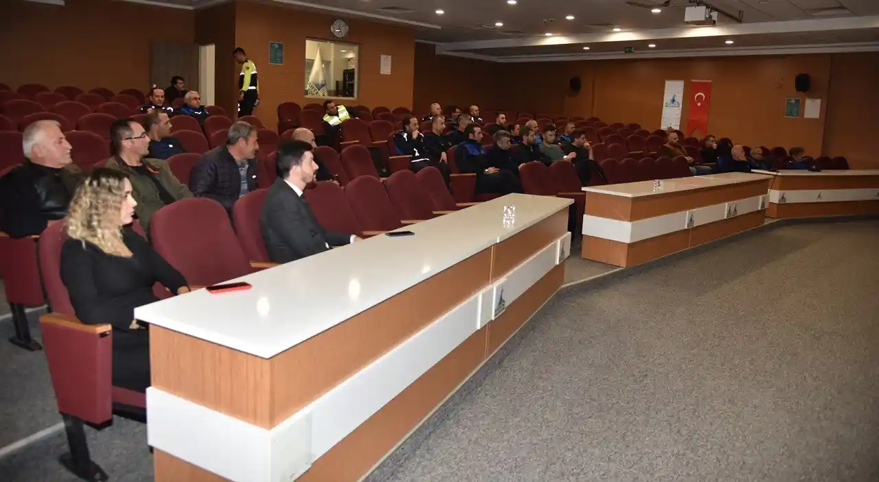 Belediye personeline trafik eğitimi