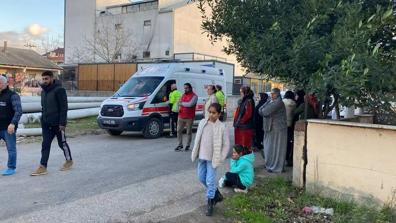 Beton direklerin arasında sıkışan çocuk feci şekilde can verdi
