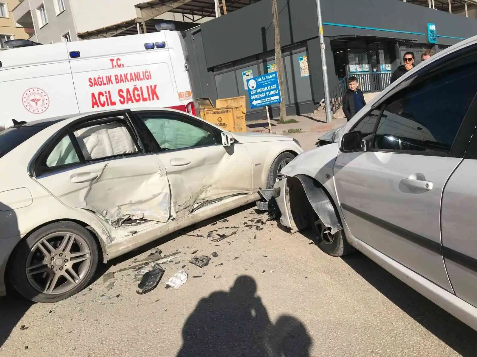 Bilecik'te yaşanan trafik kazasında 3 kişi yaralandı
