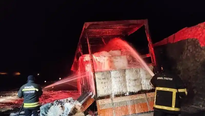 Bingöl’de yanan tır kullanılamaz hale geldi