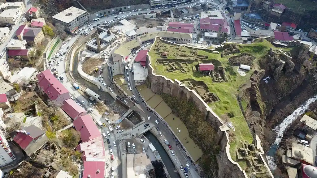 Bitlis'te tarihi köprülerin restorasyonu tamamlandı
