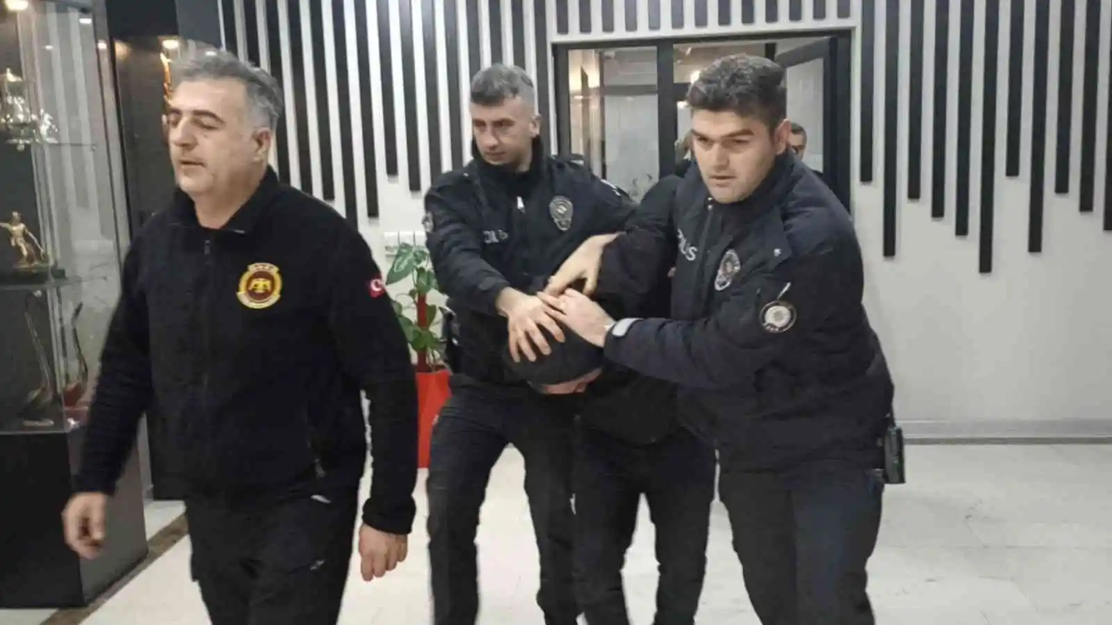 Bolu Belediyesini birbirine katan saldırgan tutuklandı