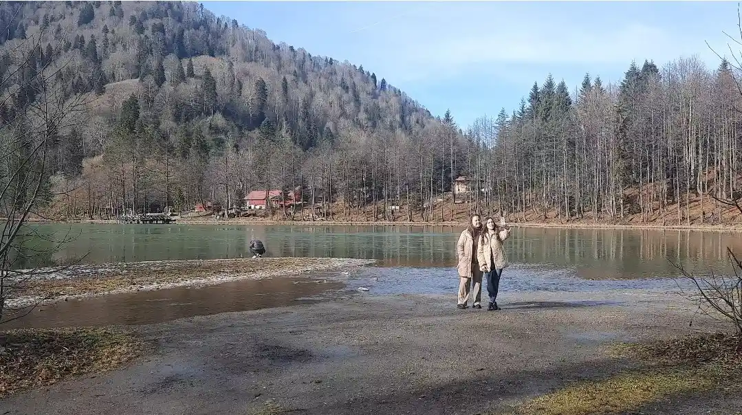 Borçka-Karagöl buz tuttu
