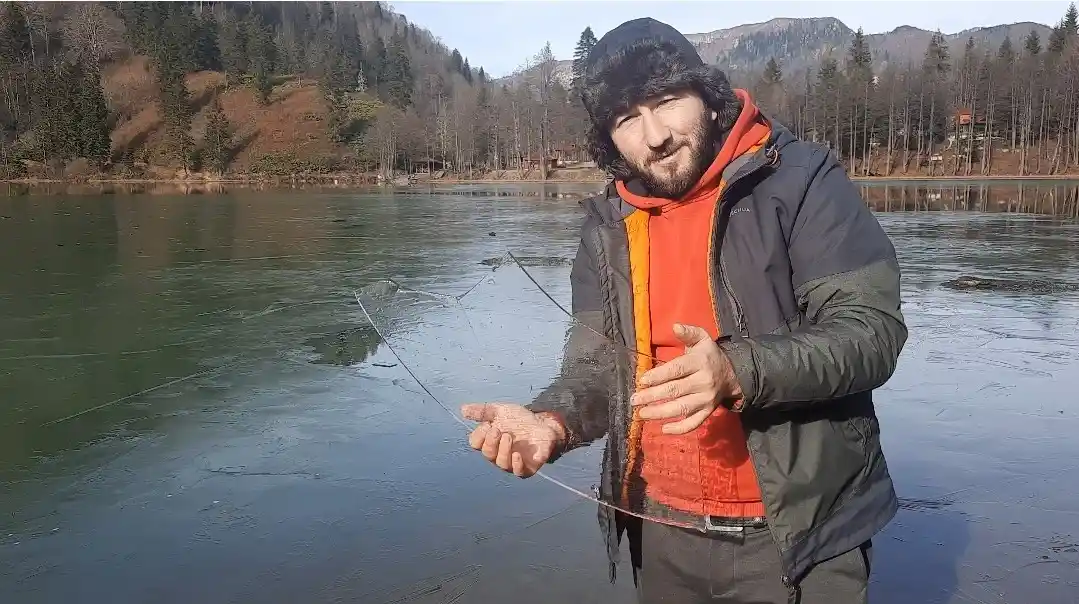Borçka-Karagöl buz tuttu
