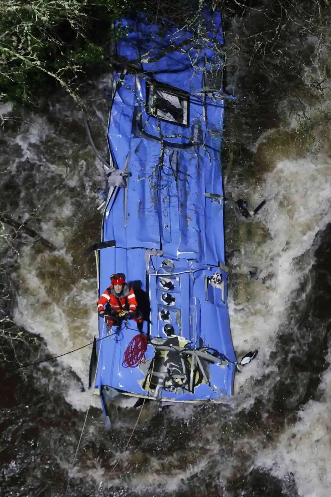 Brezilya’da yolcu otobüsü nehre düştü: 3 ölü, 4 kayıp
