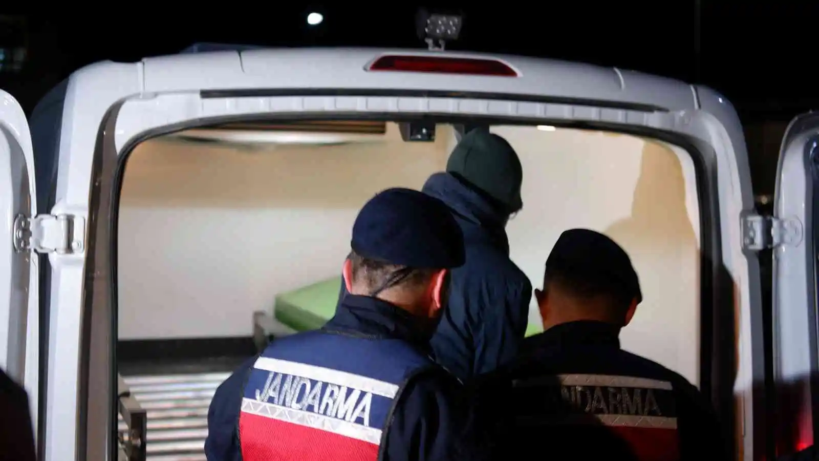 Bulgaristan unsurlarınca dövülerek yarı çıplak halde ölüme itilen göçmen donarak hayatını kaybetti