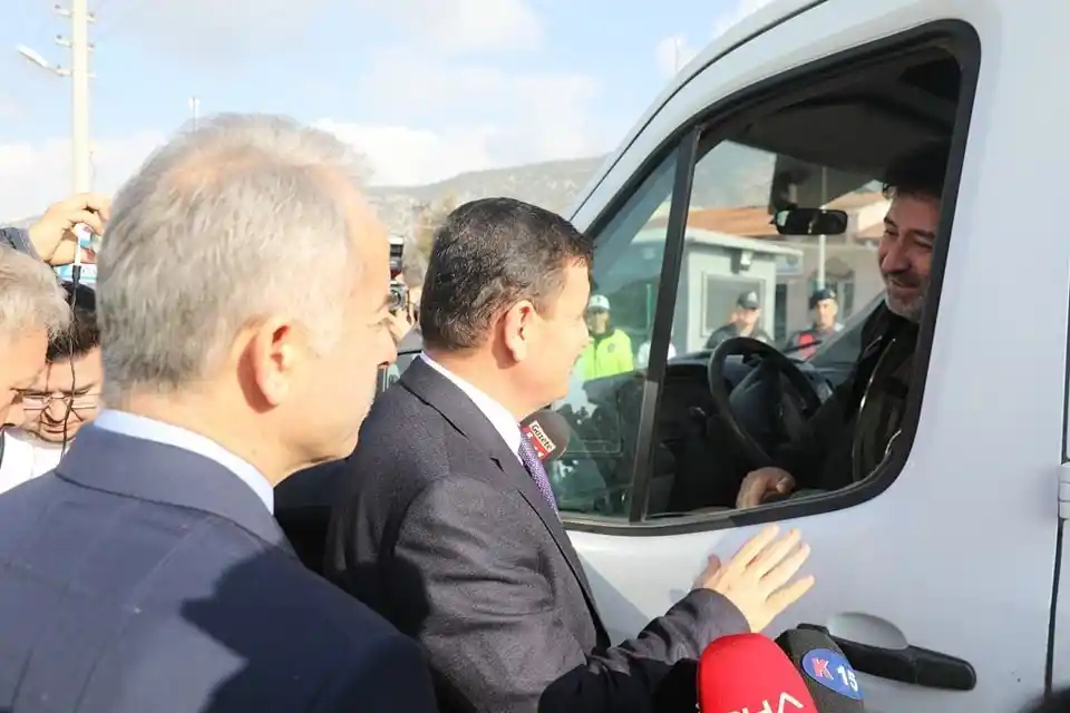 Burdur'da jandarma ve emniyet ekipleri tarafından kış lastiği denetimi