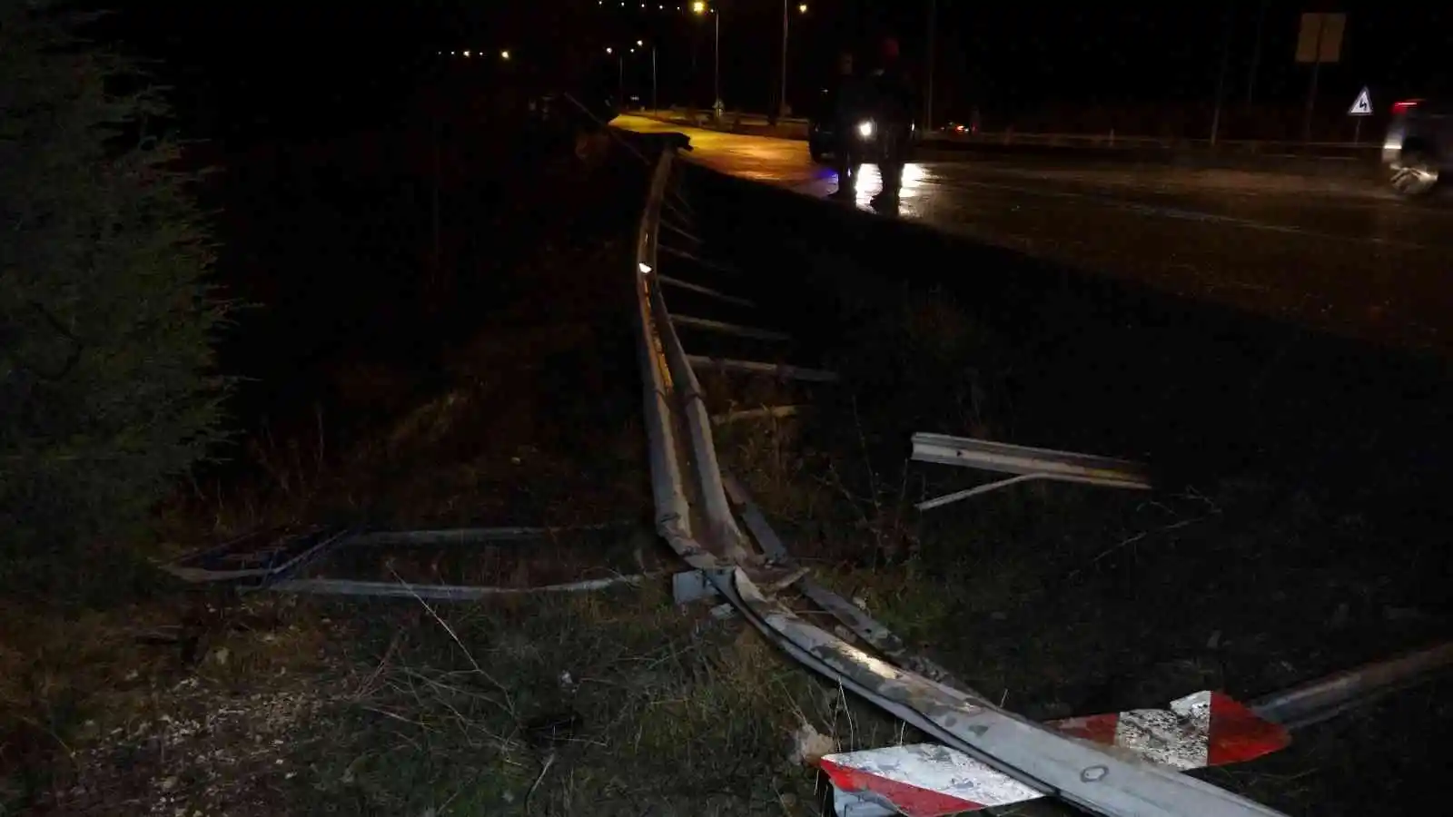 Burdur’da meyve yüklü kamyon uçurumdan aşağı uçtu: 1 ölü