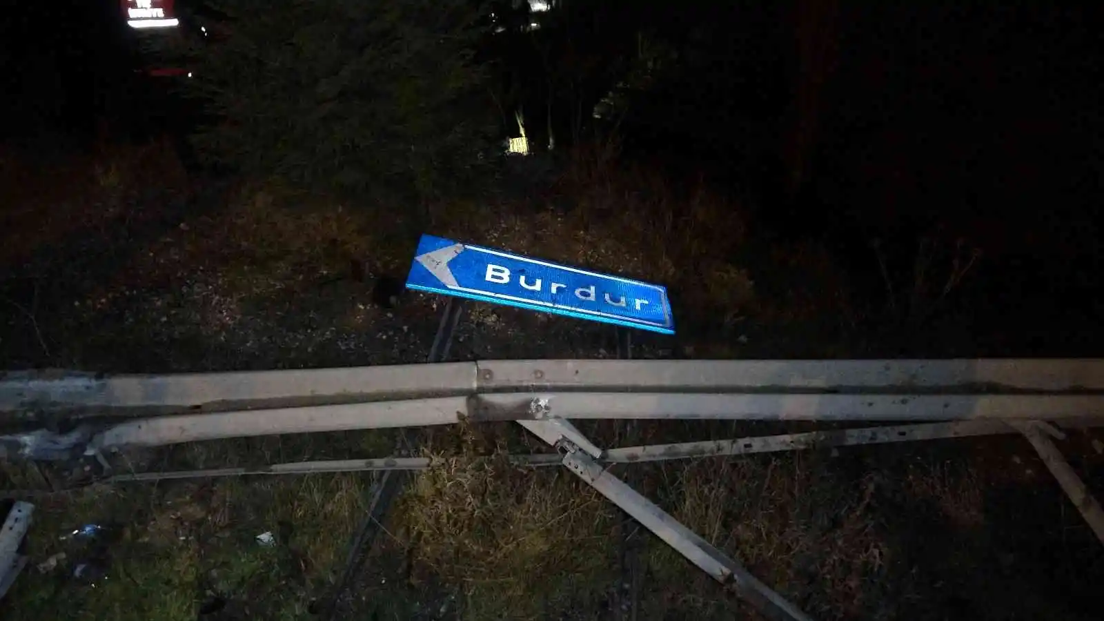 Burdur’da meyve yüklü kamyon uçurumdan aşağı uçtu: 1 ölü