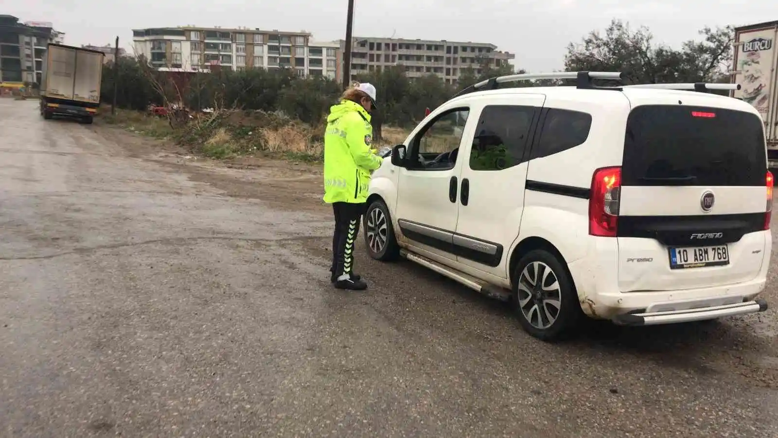 Burhaniye’de kış lastiği denetimleri artırıldı