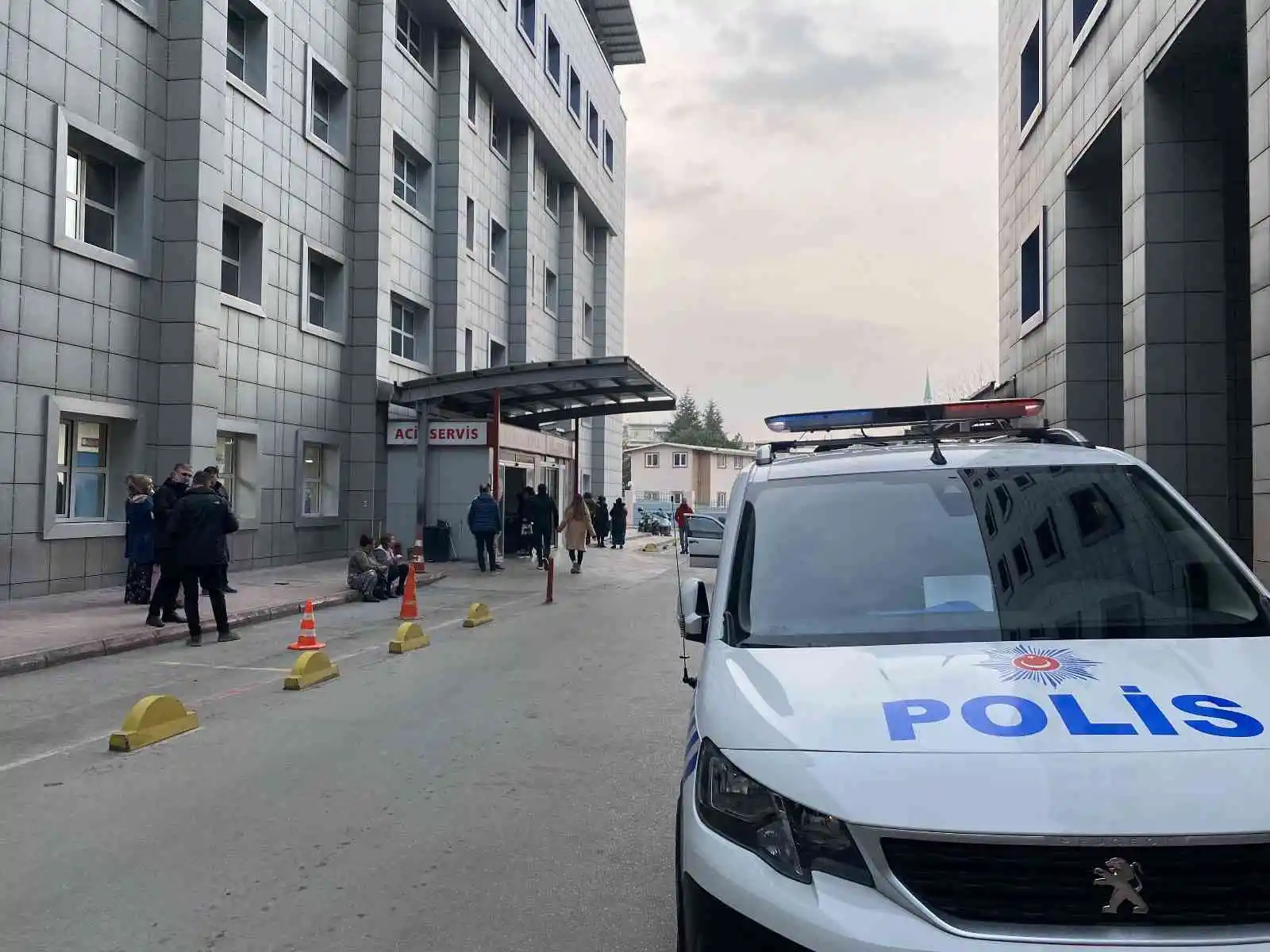 Bursa’da 21 lise öğrencisi zehirlenme şüphesiyle hastaneye kaldırıldı
