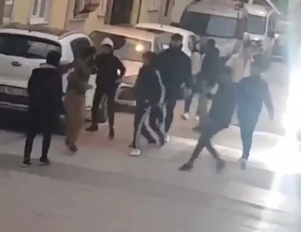 Bursa’da liseli gençlerin kavgası kamerada