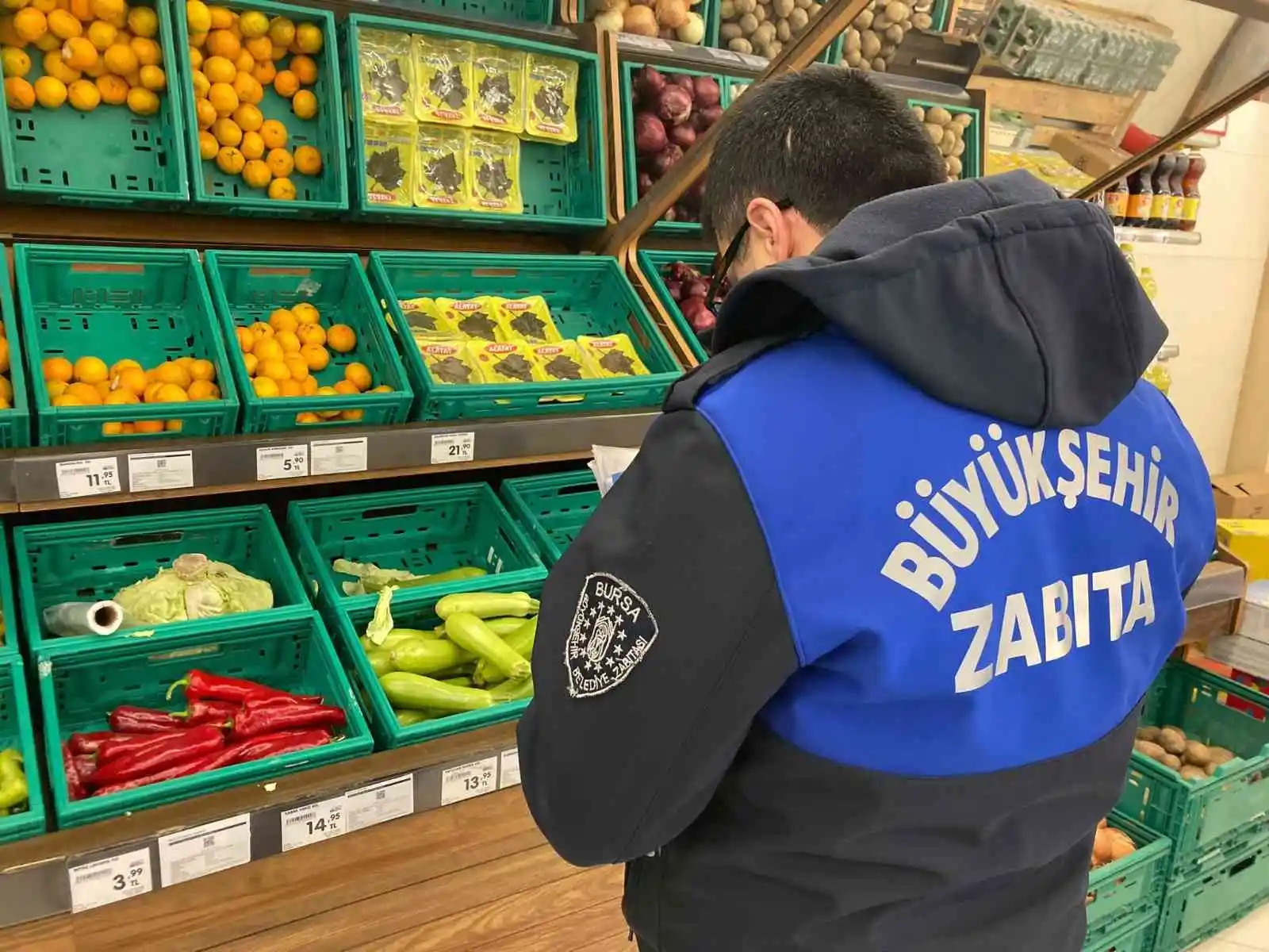 Bursa'da zincir marketler mercek altında