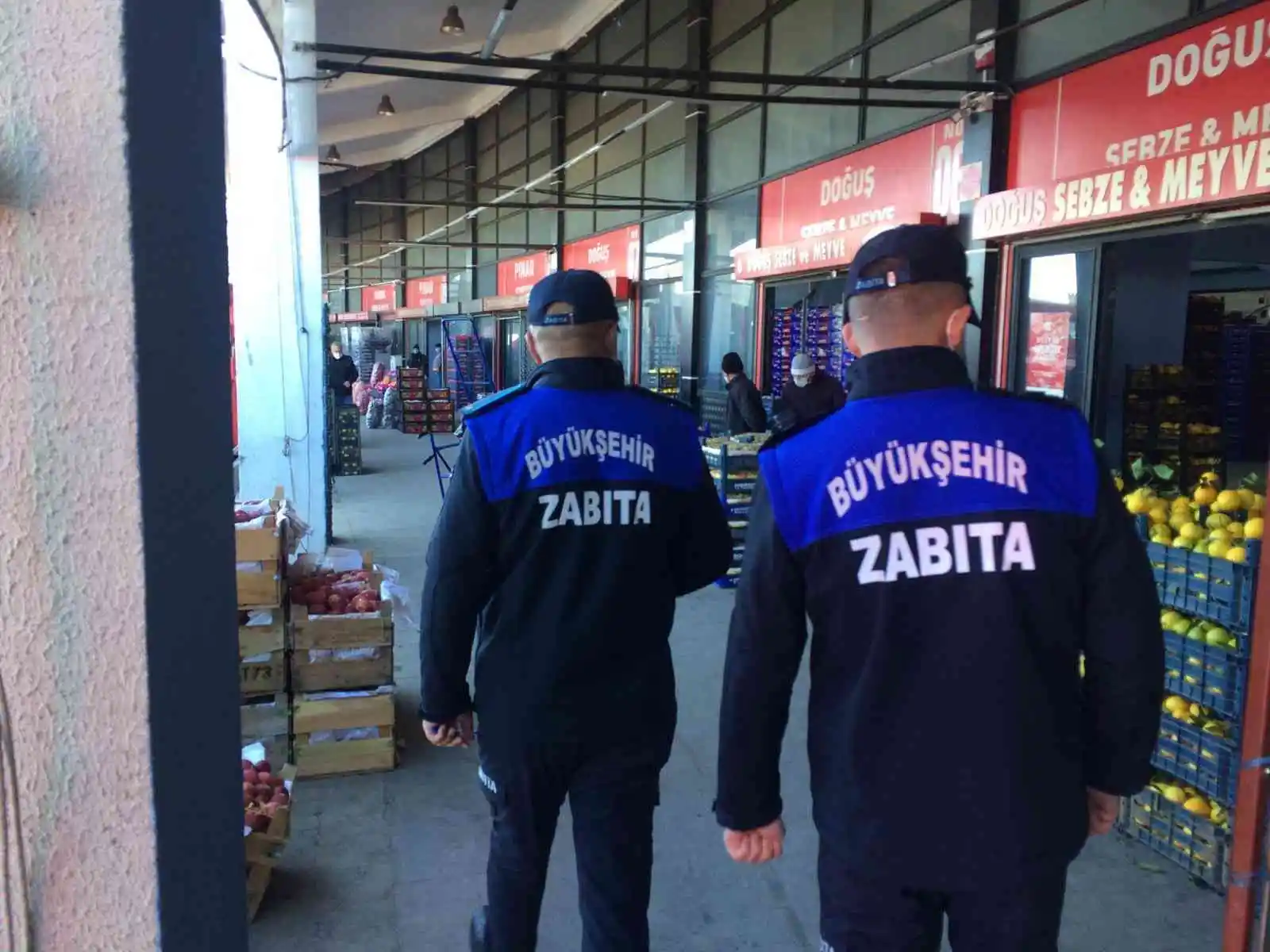 Büyükşehir Zabıtası, huzur ve güven için 7/24 görev başında