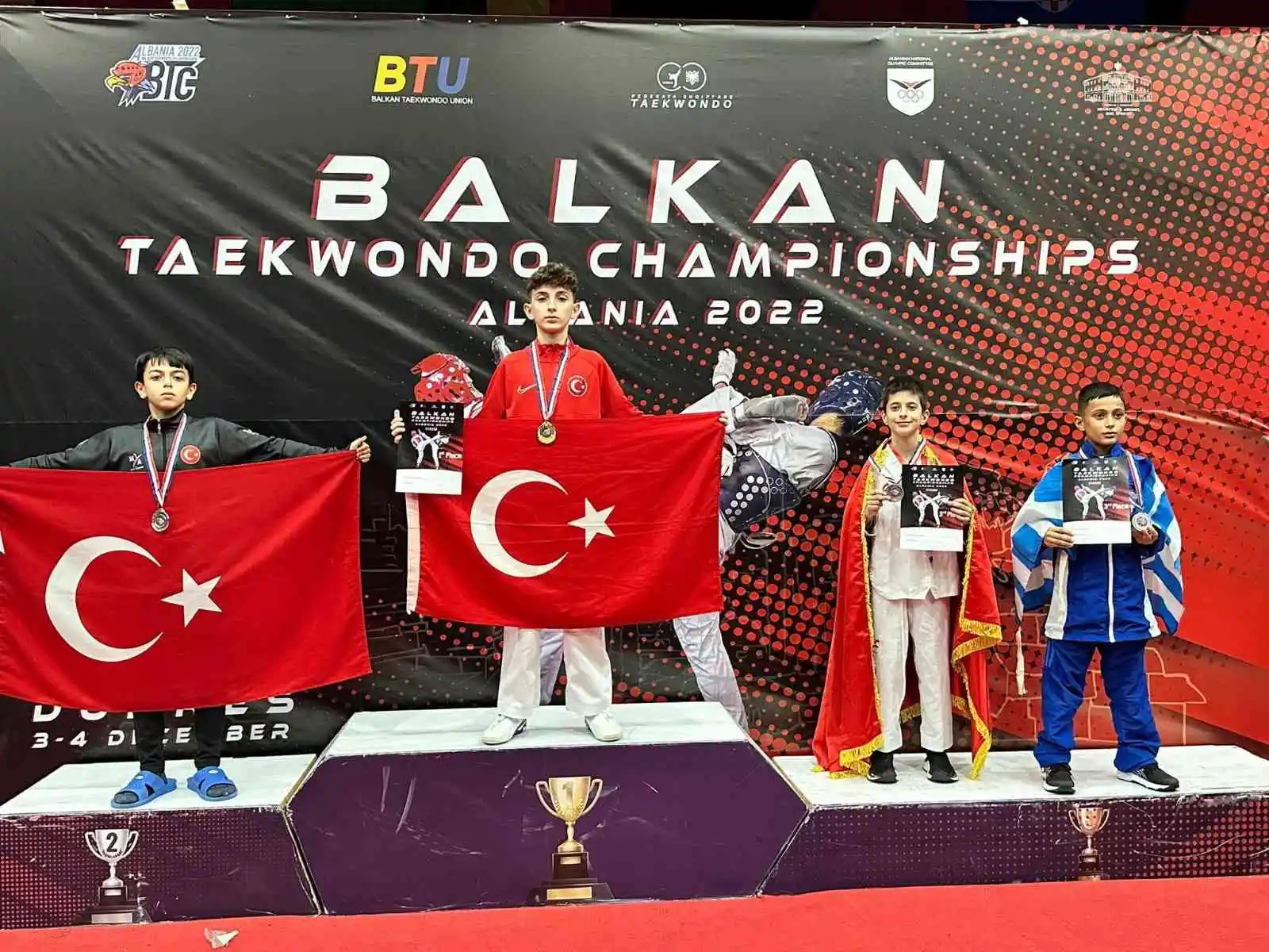 Büyükşehirli sporcular Arnavutluk’tan boş dönmedi
