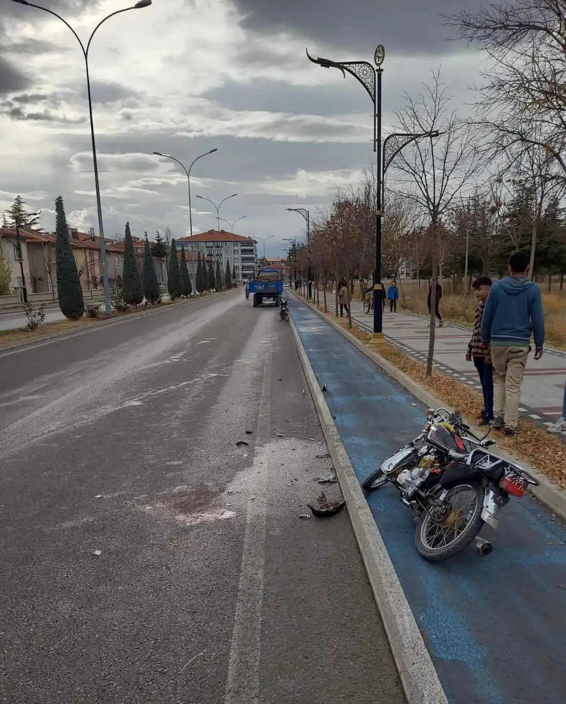 Çalıntı motosikletle kaza yaptılar
