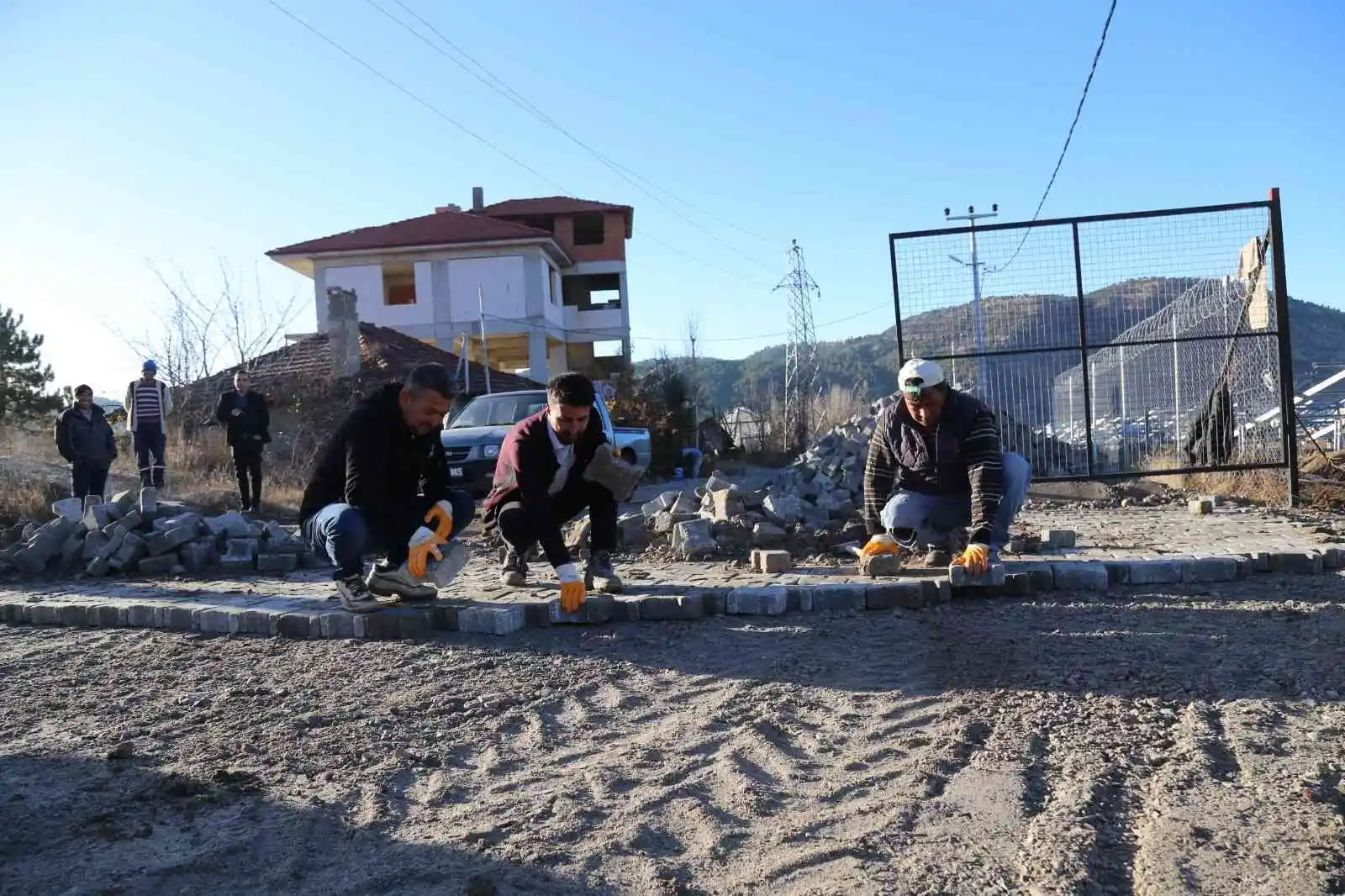 Çameli’nde kilit parke çalışmaları sürüyor
