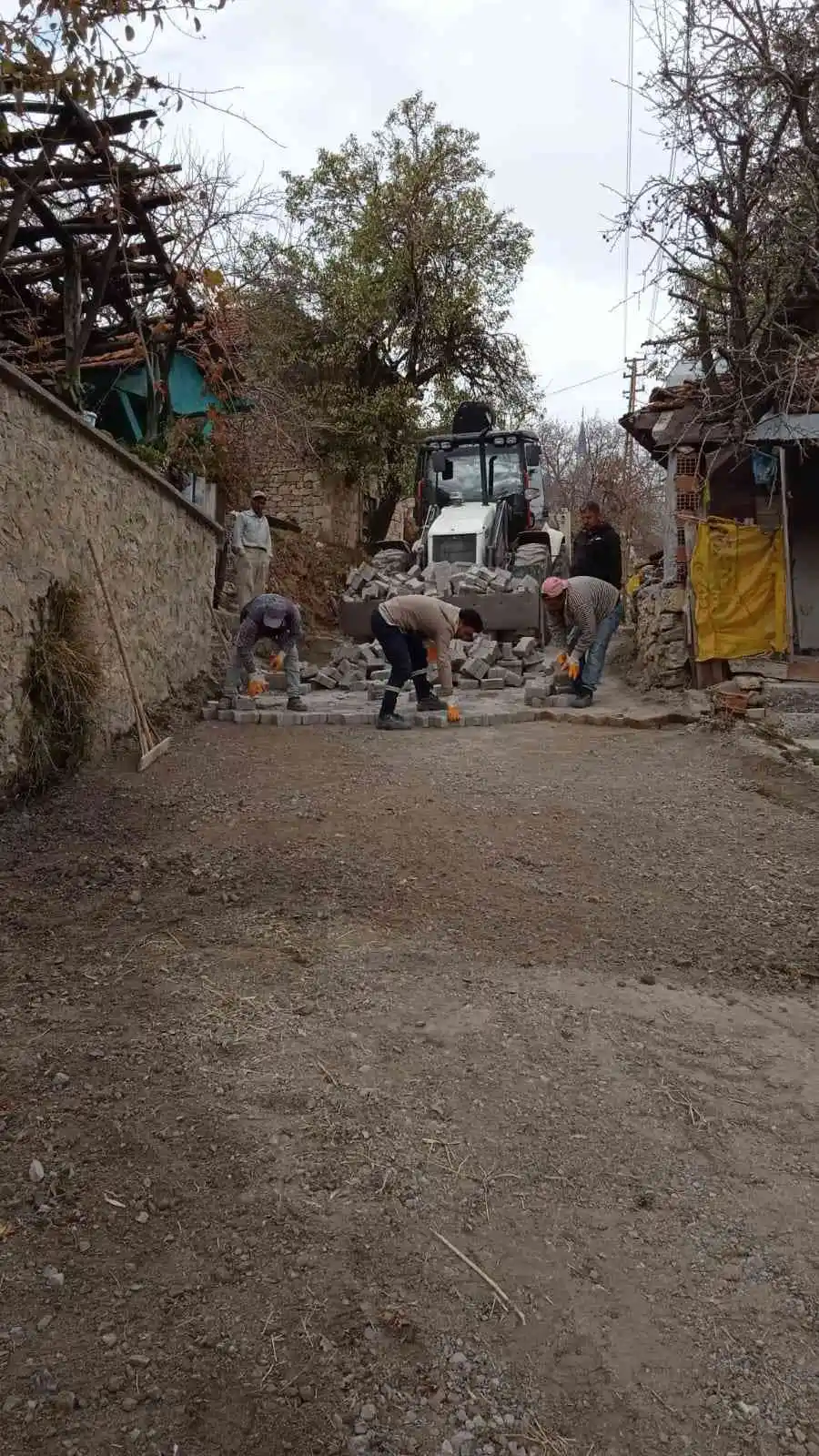 Çameli’nde kilit parke çalışmaları sürüyor
