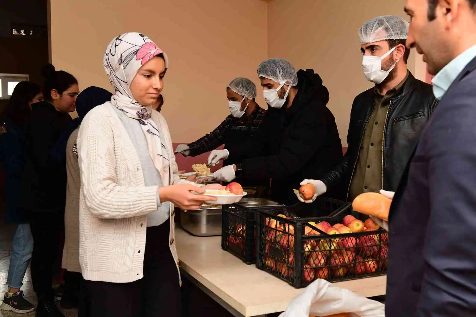 Çatak’ta her kademede okuyan öğrenciye ücretsiz yemek
