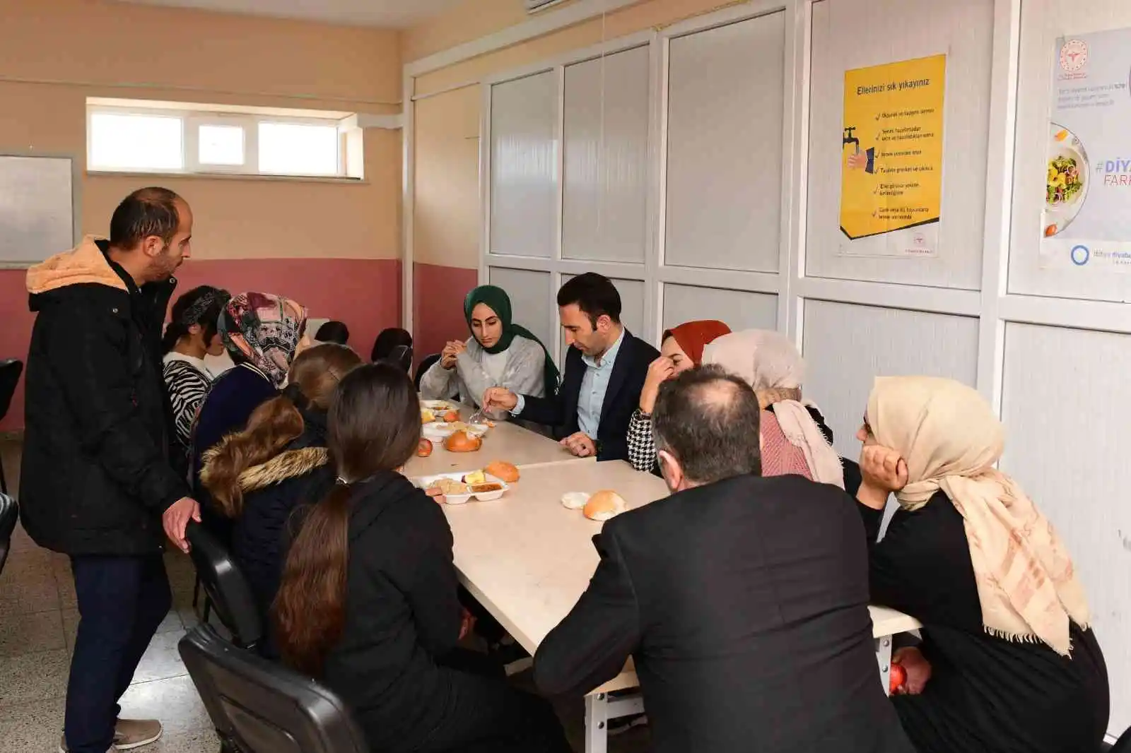 Çatak’ta her kademede okuyan öğrenciye ücretsiz yemek
