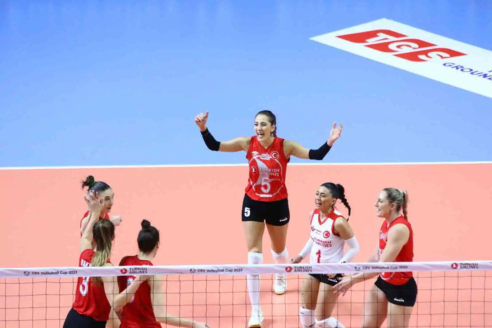 CEV Kupası: THY: 3 - Viteos Neuchatel: 0
