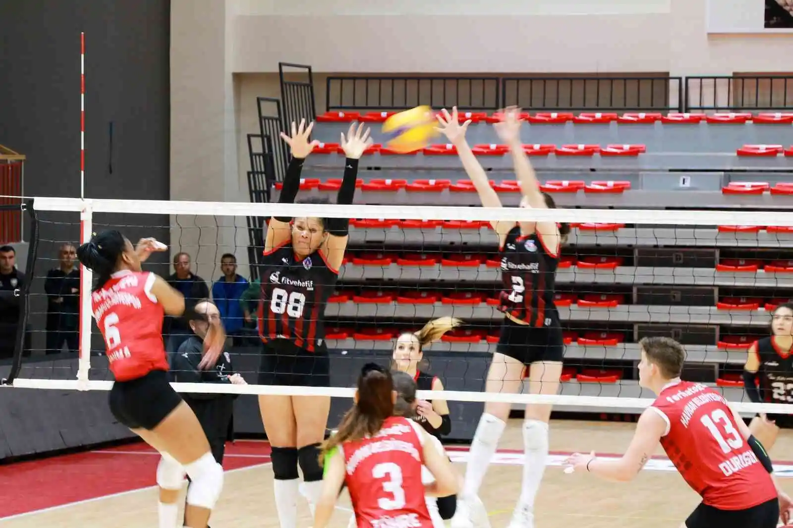 Çiftlikköy Sultanları ilk galibiyetini Havran’a karşı aldı