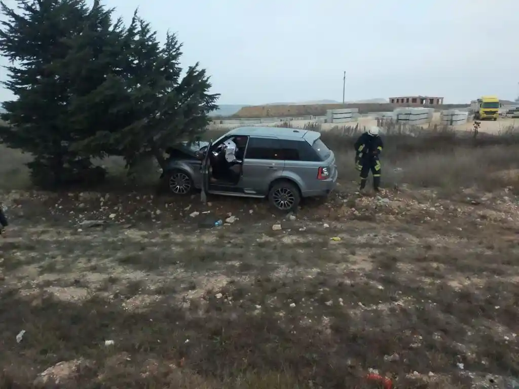 Cipin çarptığı Tofaş otomobil ortadan 2’ye ayrıldı