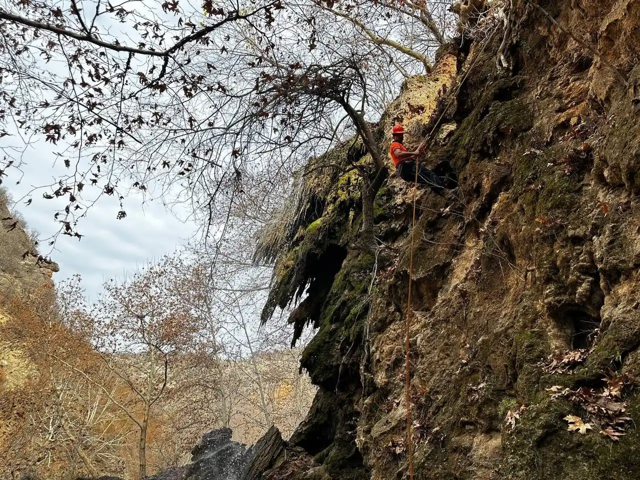 Dağcılar, günlerini Taşköprü Kanyonu'nda kutladı