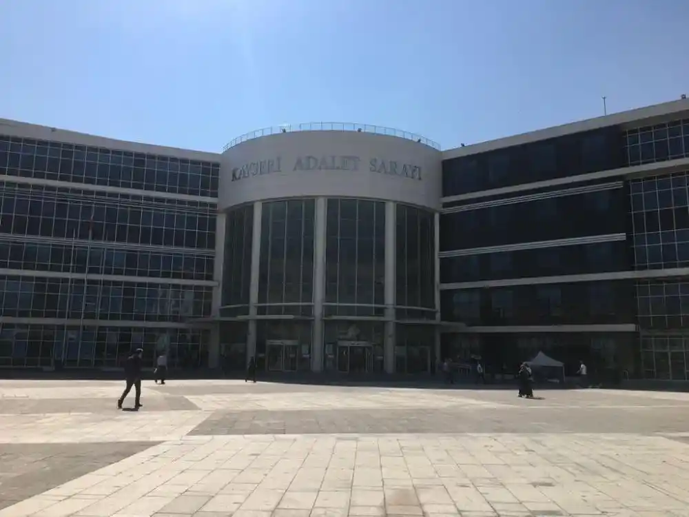 DEAŞ'a finans sağladığı iddia edilen 2 sanığın yargılanması başladı