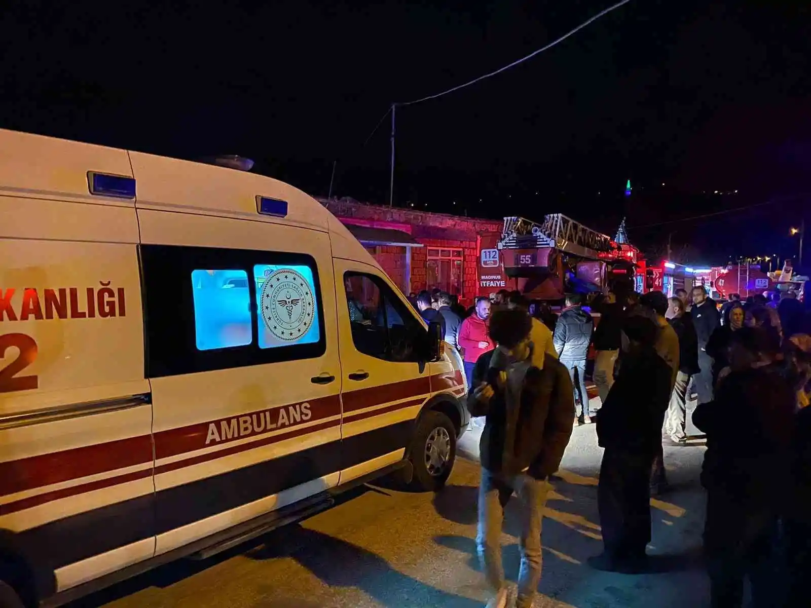 Depremden kurtardığı eşyaları yangında kül oldu