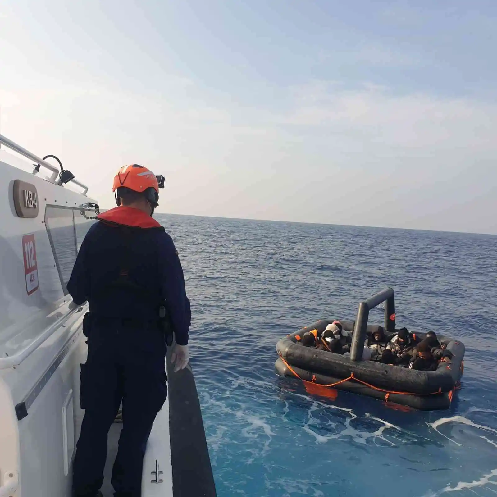 Didim'de 16 düzensiz göçmen kurtarıldı
