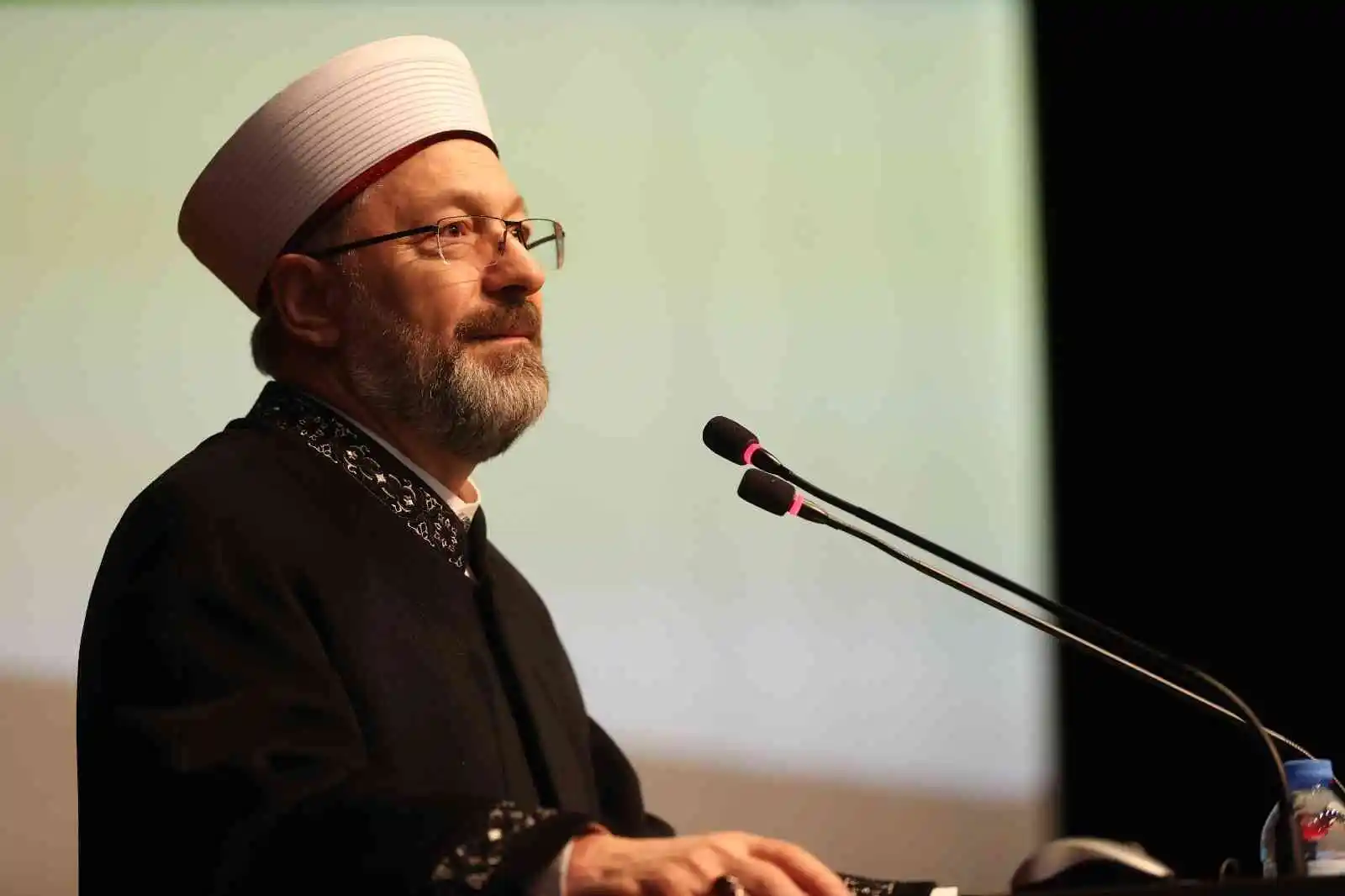 Diyanet İşleri Başkanı Erbaş: “İnsanlığın huzur ve refahı, yeryüzünün imar ve ıslahı için mücadele ediyoruz”
